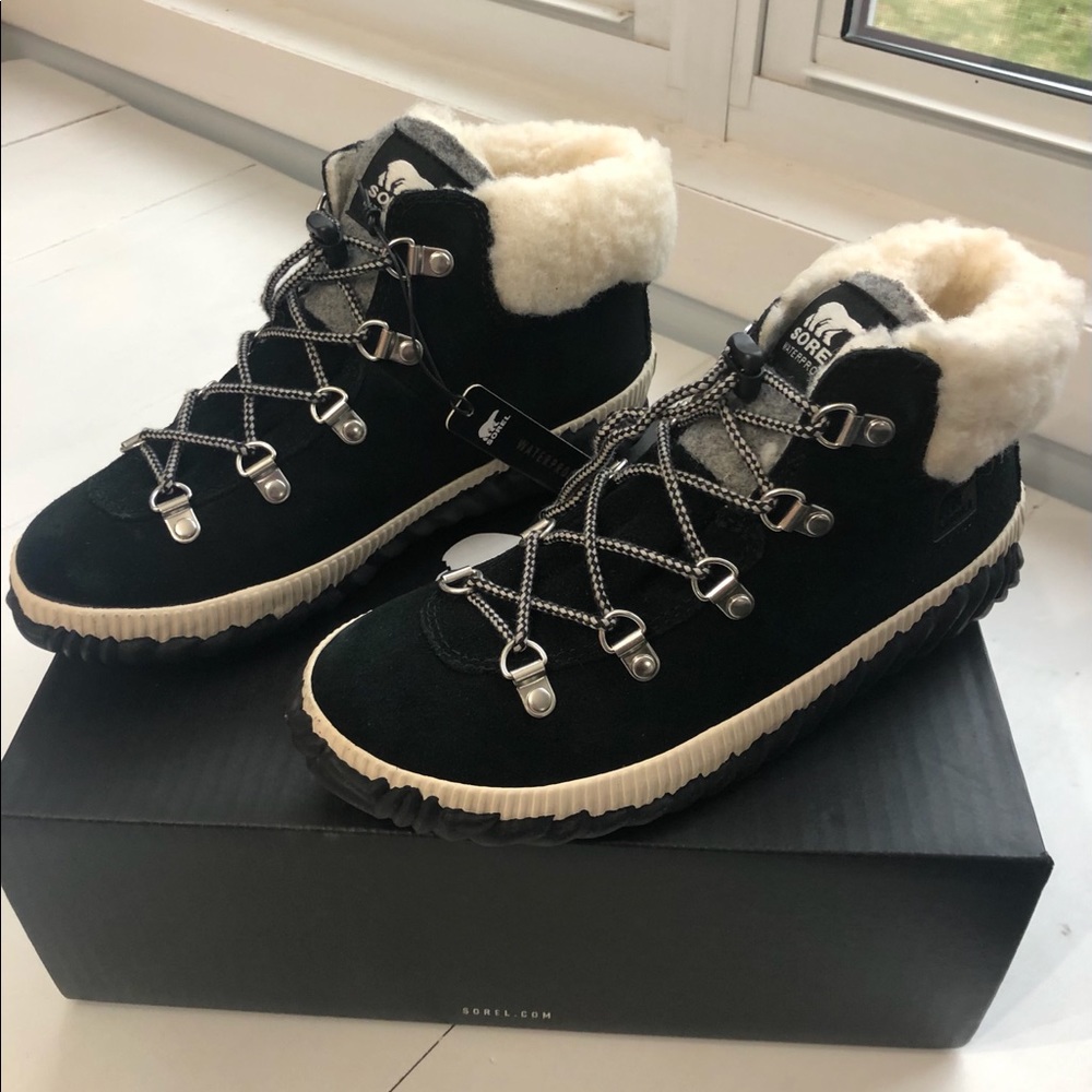 Sorel Out and About Conquest  Boots Size 7 NWT
